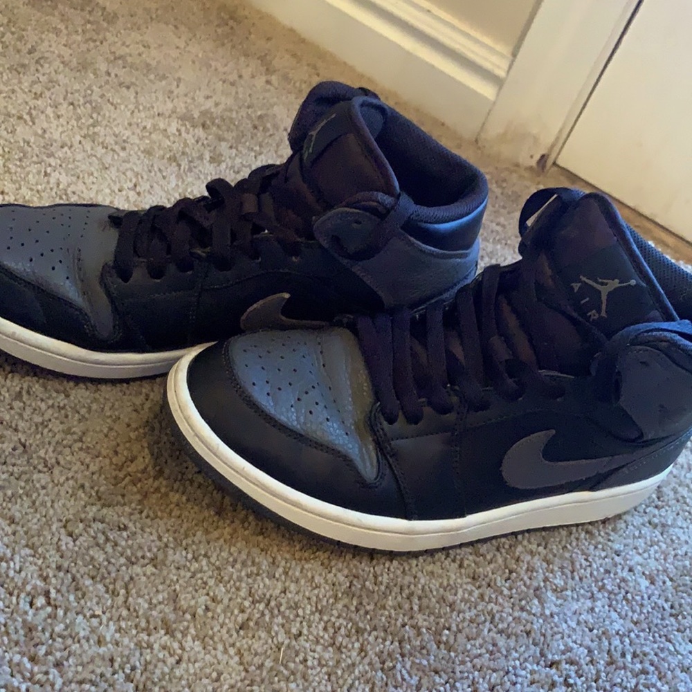 Air Jordan 1 Retro Mid “Dark Grey”